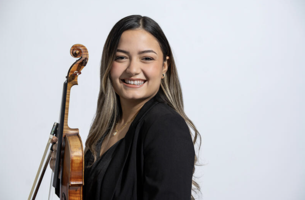 Violinist Gabriela Lara